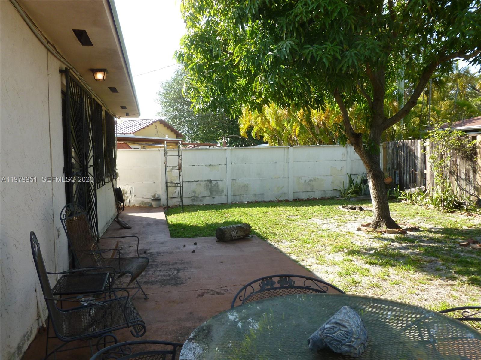 3261 NW 14th St Miami, FL 33125