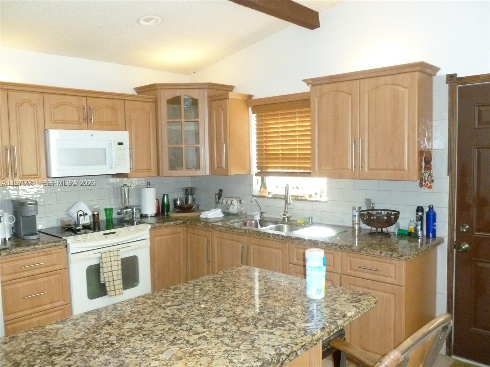 3261 NW 14th St Miami, FL 33125