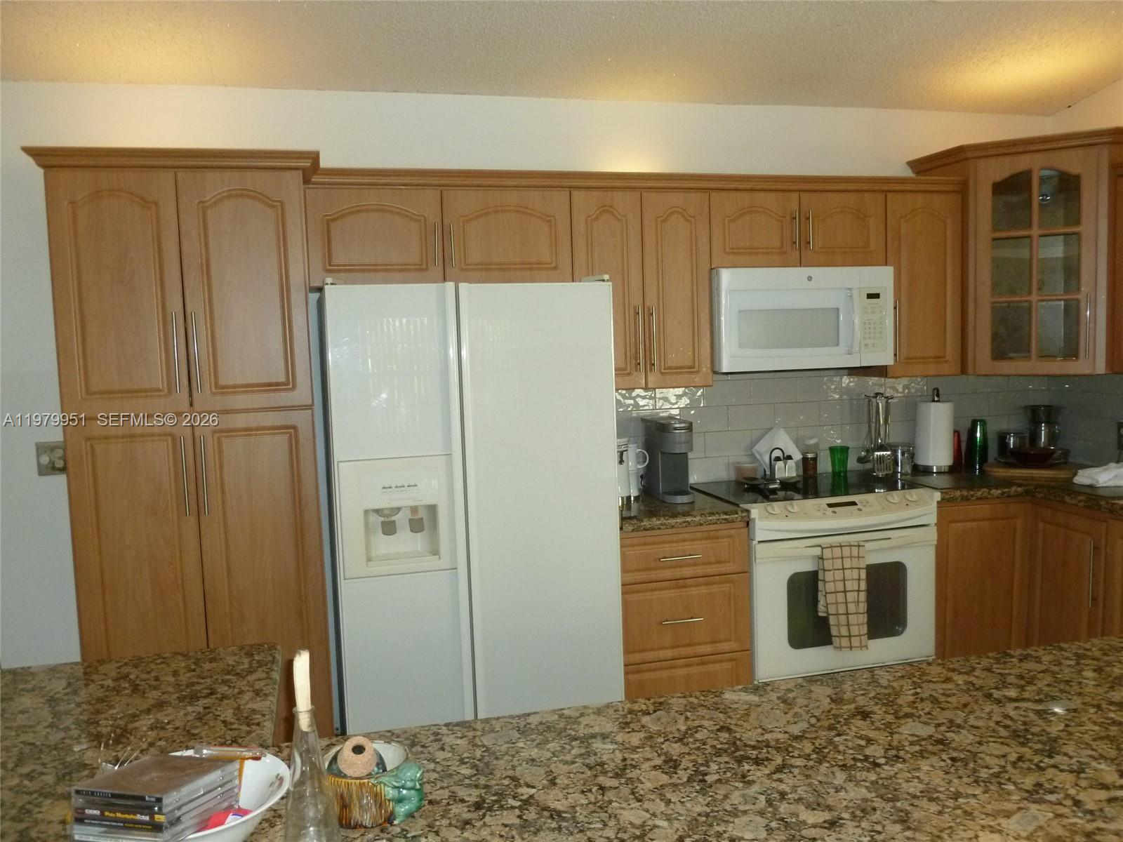 3261 NW 14th St Miami, FL 33125