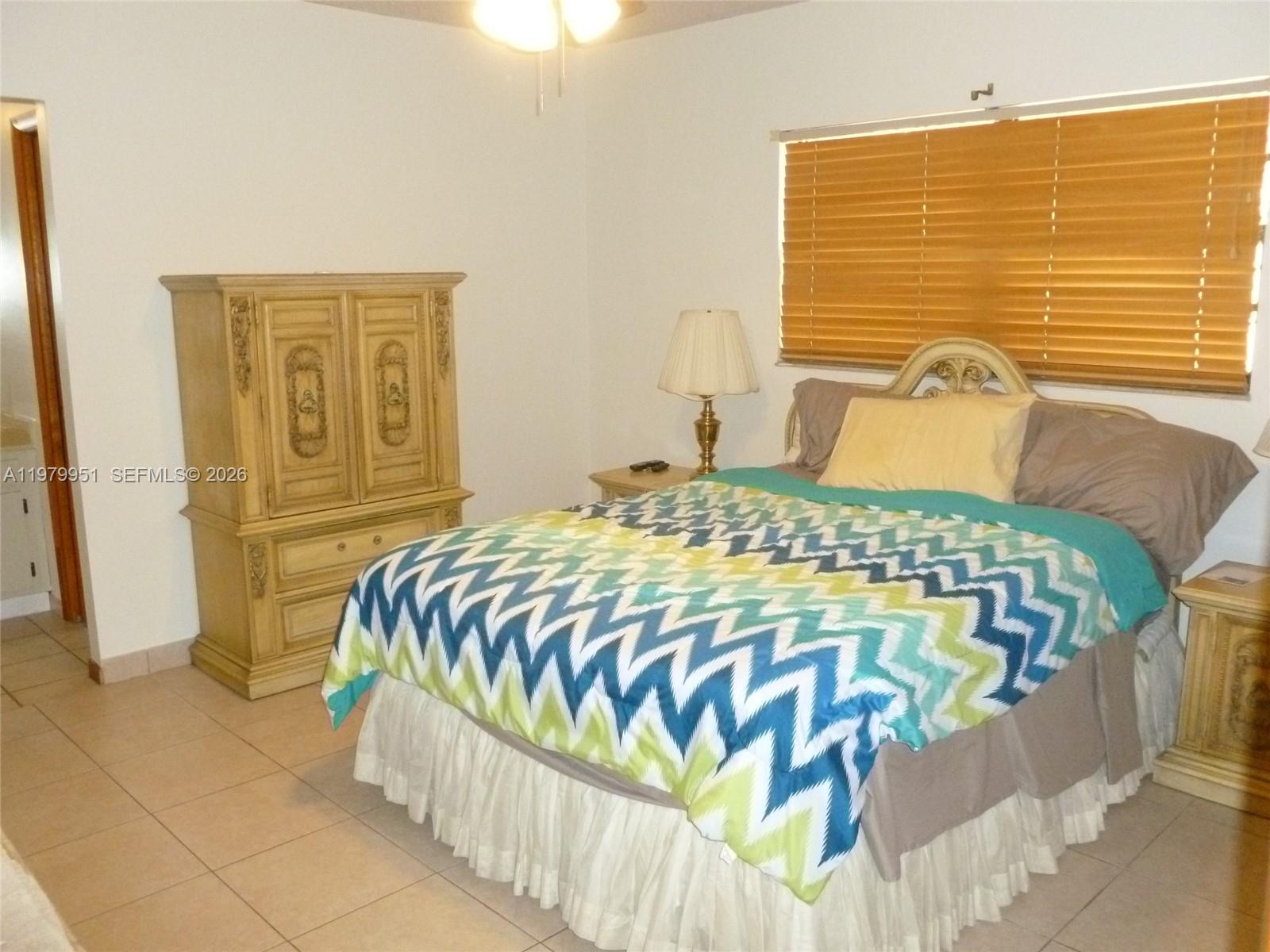 3261 NW 14th St Miami, FL 33125