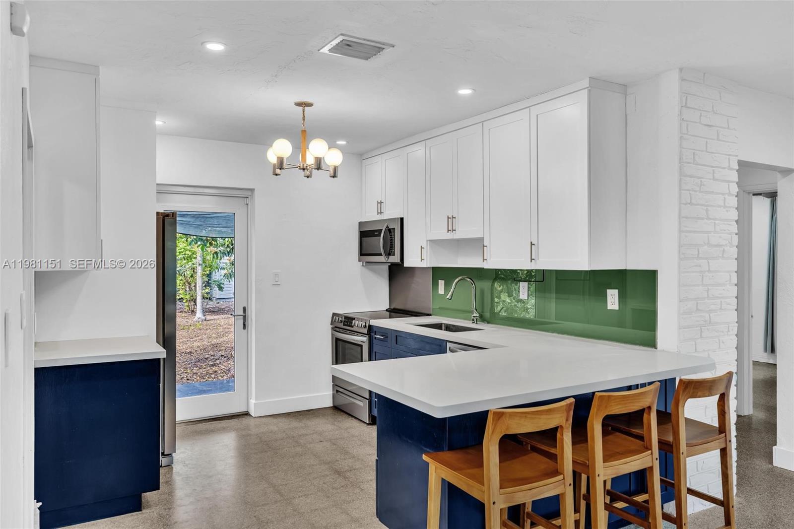 2431 Mayo St Hollywood, FL 33020