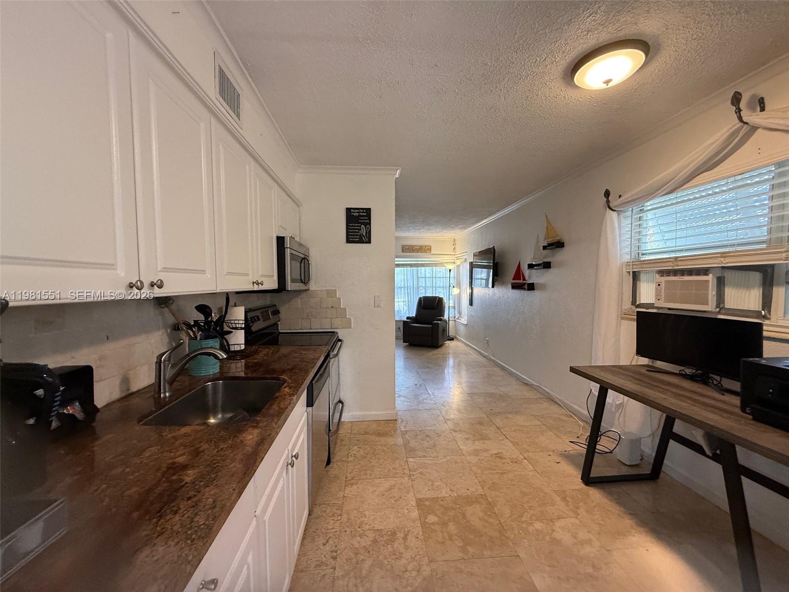 1544 NW 4th Ave Fort Lauderdale, FL 33311