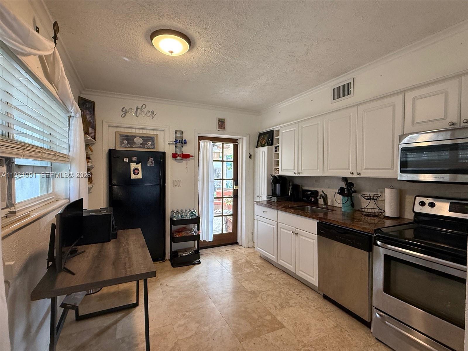 1544 NW 4th Ave Fort Lauderdale, FL 33311