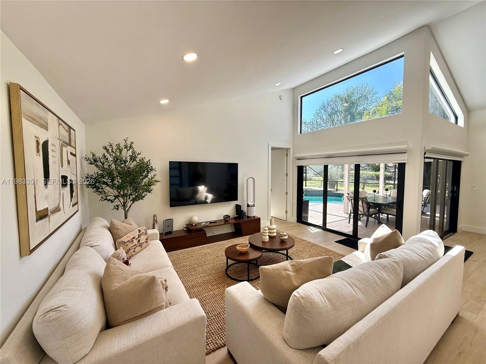 670 Deer Crk Holw Cir Deerfield Beach, FL 33442