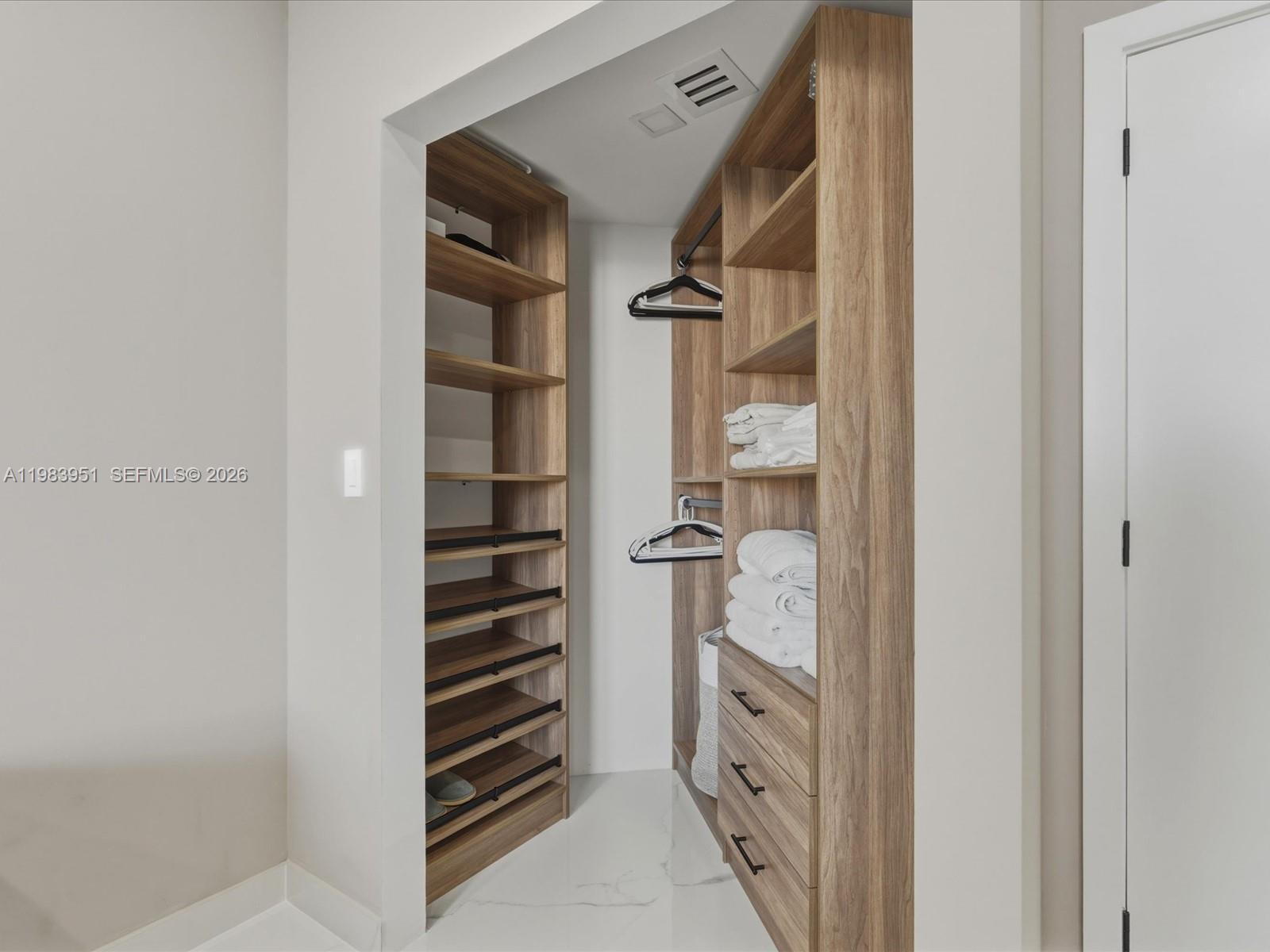 3000 Island Blvd #1501 Aventura, FL 33160