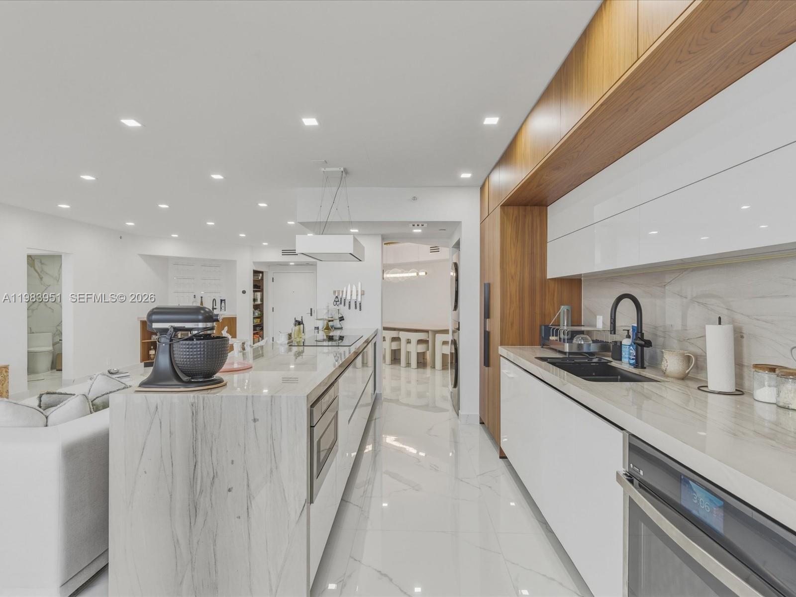 3000 Island Blvd #1501 Aventura, FL 33160