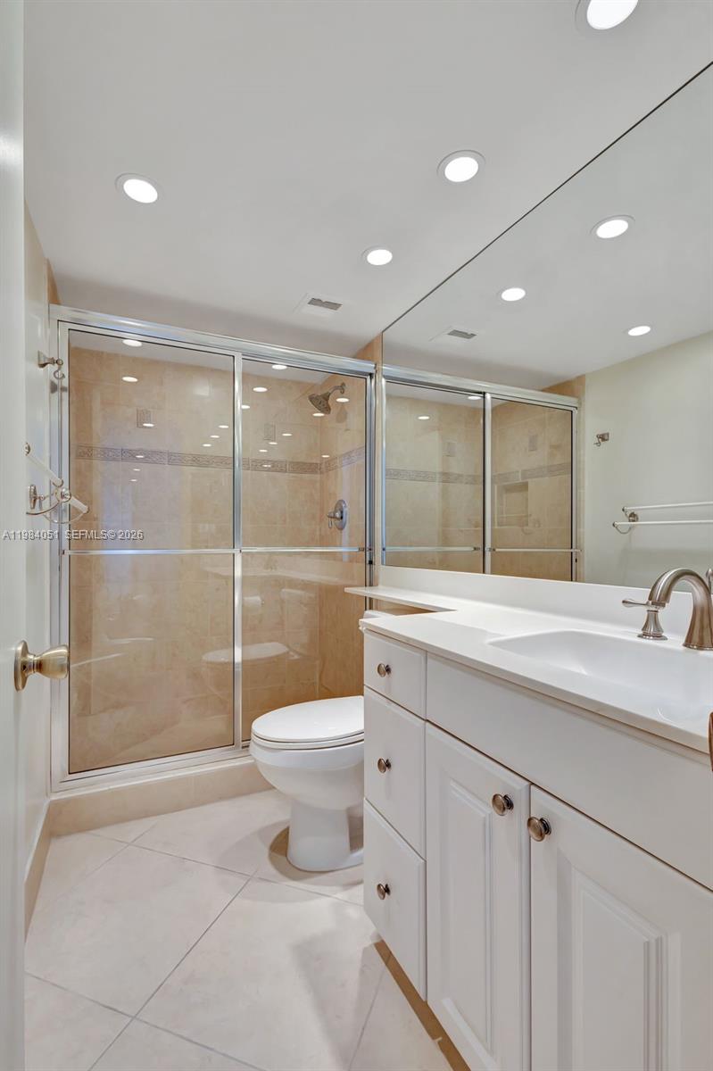 801 Lake Shr Dr #403 Lake Park, FL 33403