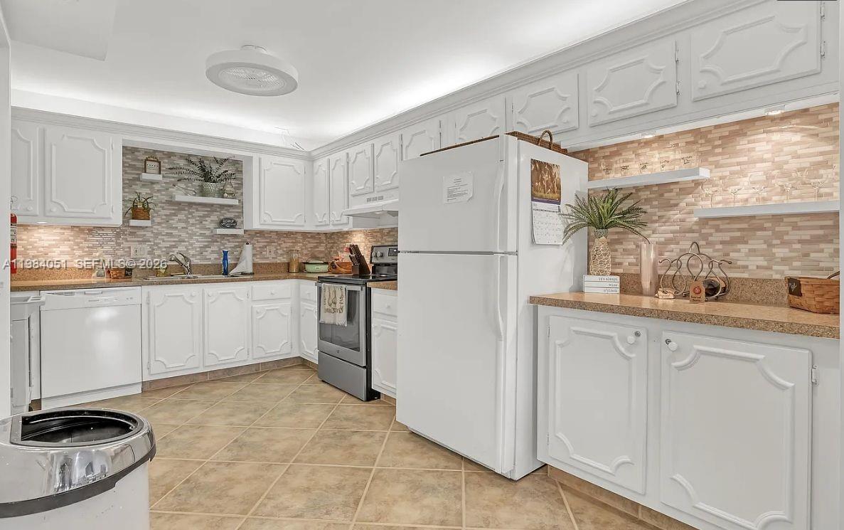 801 Lake Shr Dr #403 Lake Park, FL 33403