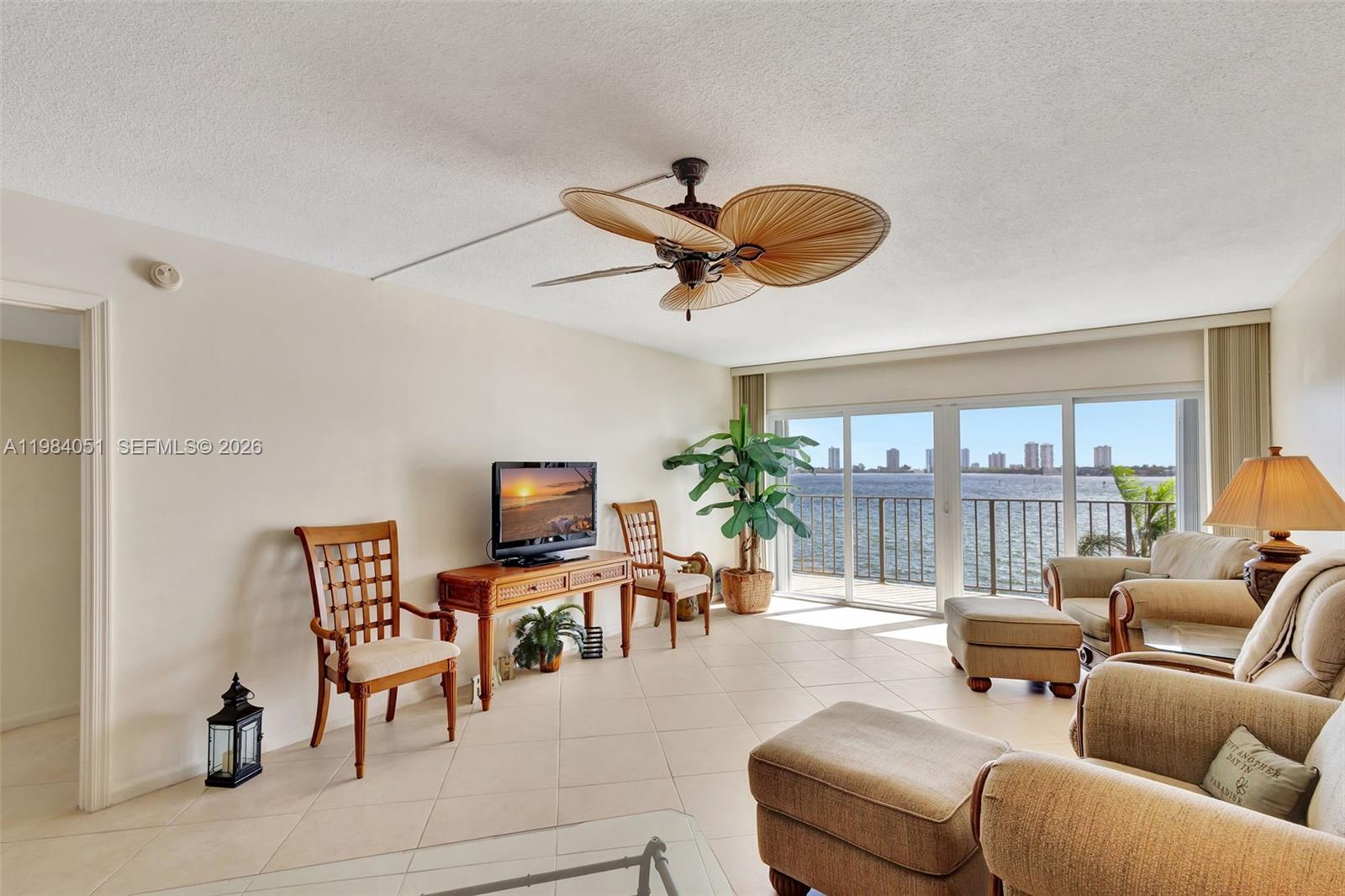 801 Lake Shr Dr #403 Lake Park, FL 33403