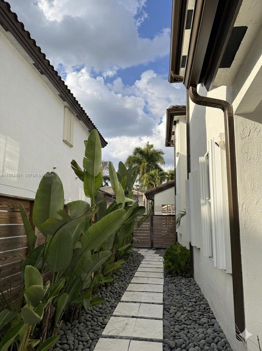 16364 SW 63rd Ter Miami, FL 33193