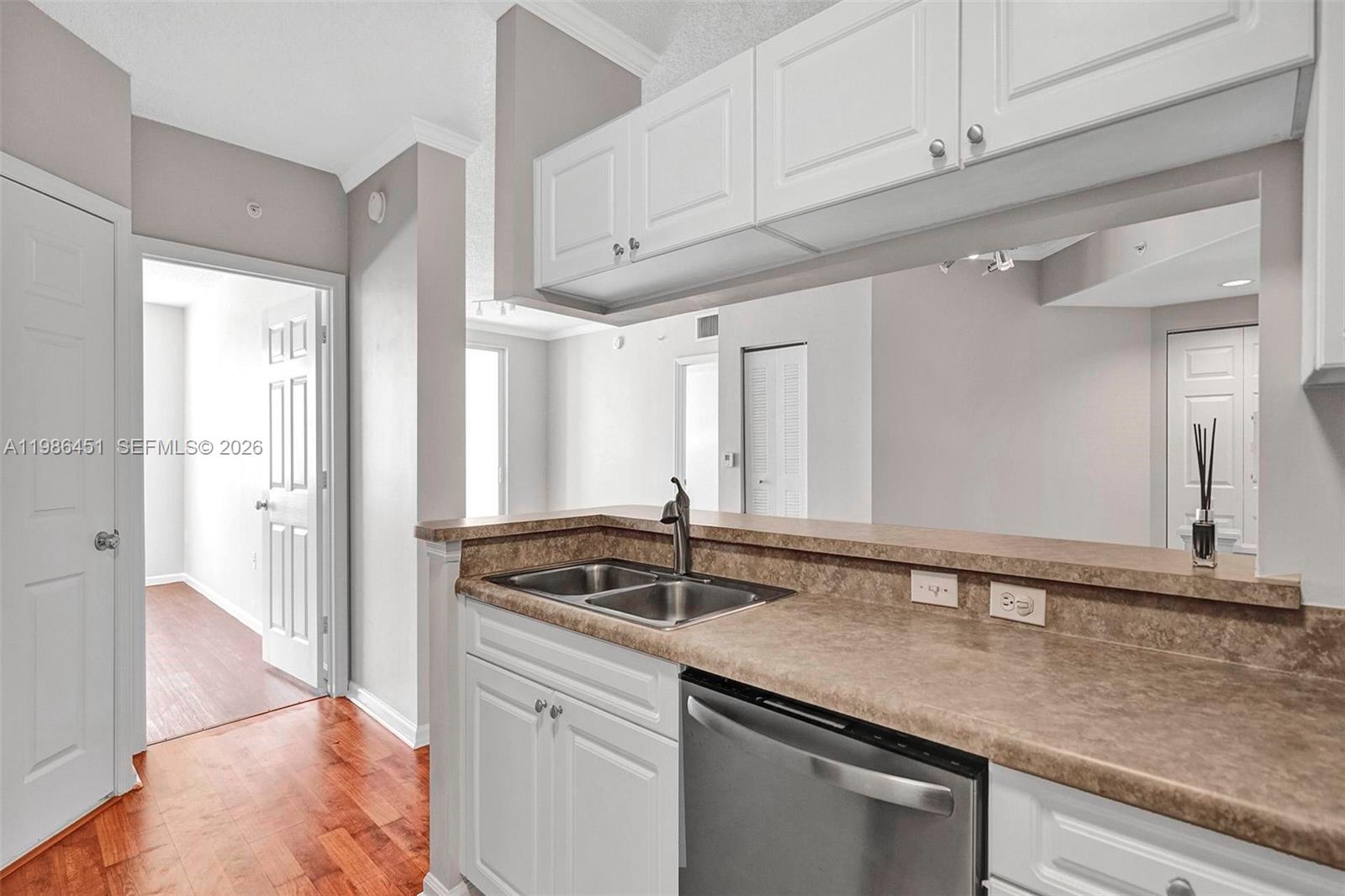 image Porto Bellagio Condo11