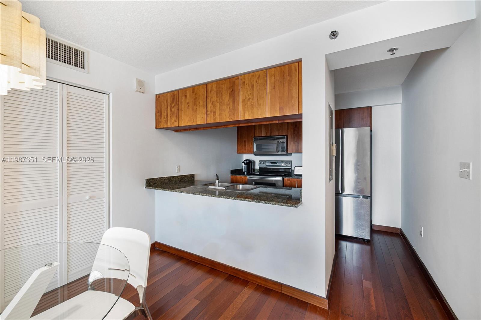 image The Club at Brickell Bay37