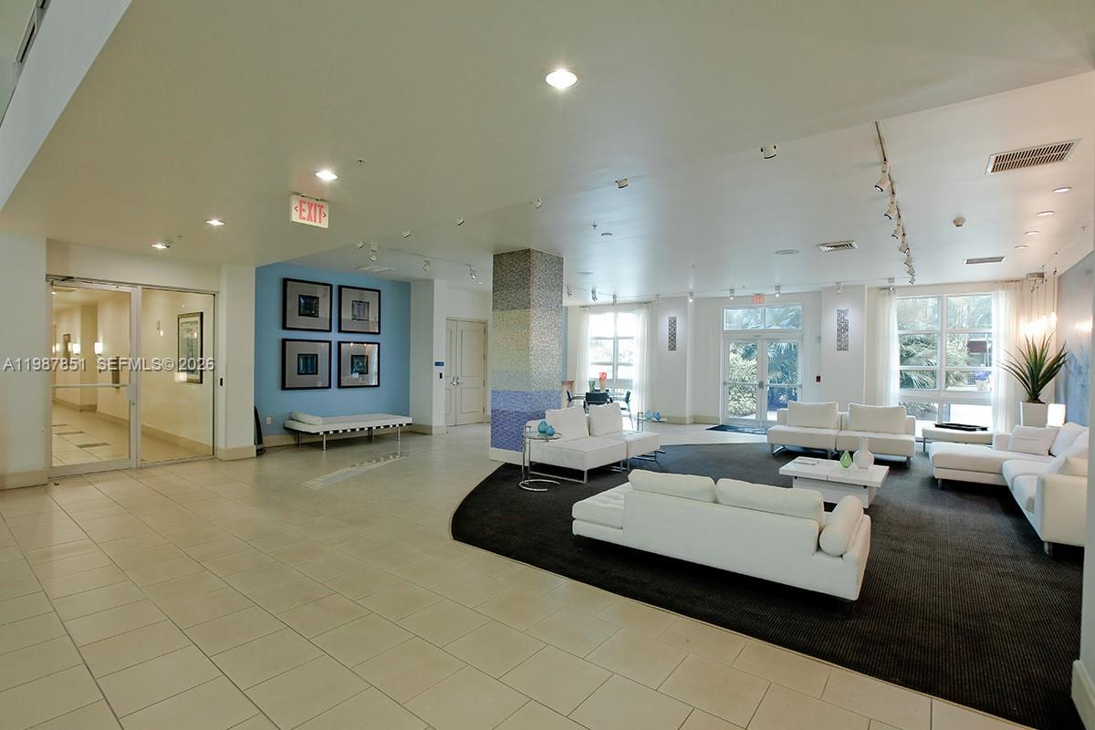 2000 N Bayshore Dr #211 Miami, FL 33137