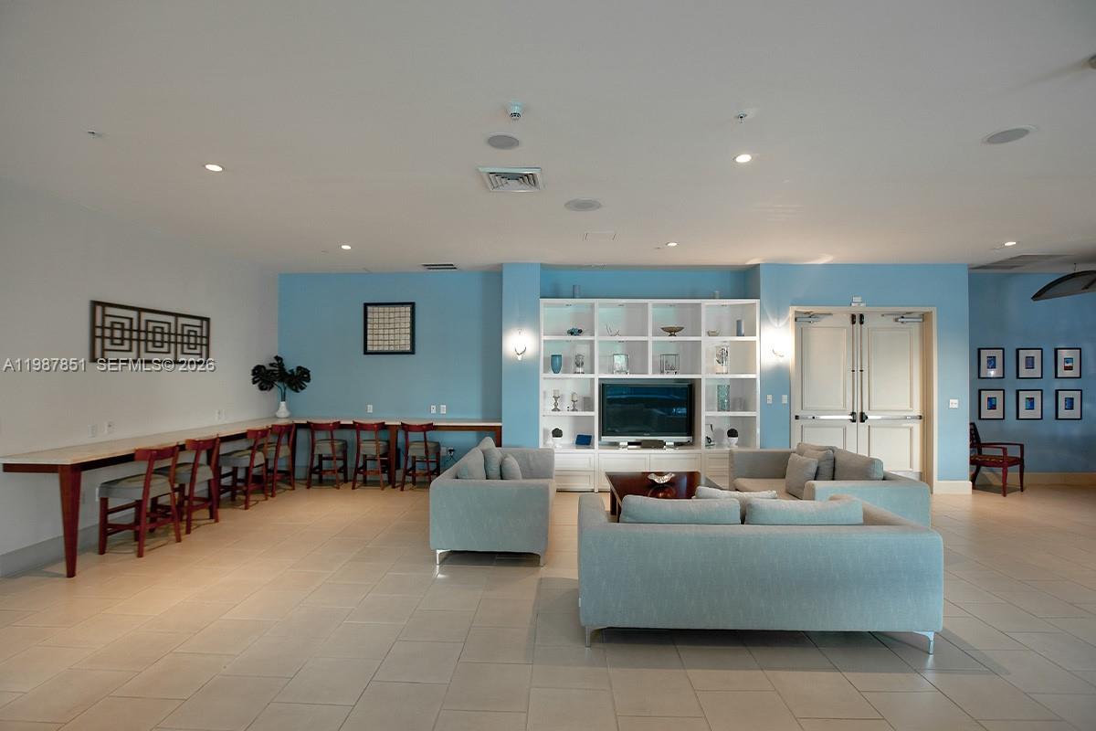 2000 N Bayshore Dr #211 Miami, FL 33137