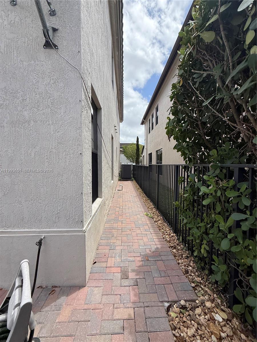 9776 W 34th Ave Hialeah, FL 33018