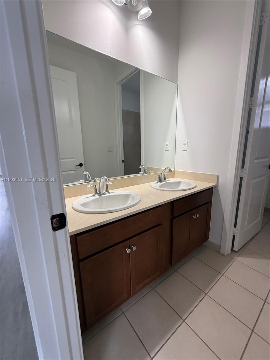 9776 W 34th Ave Hialeah, FL 33018