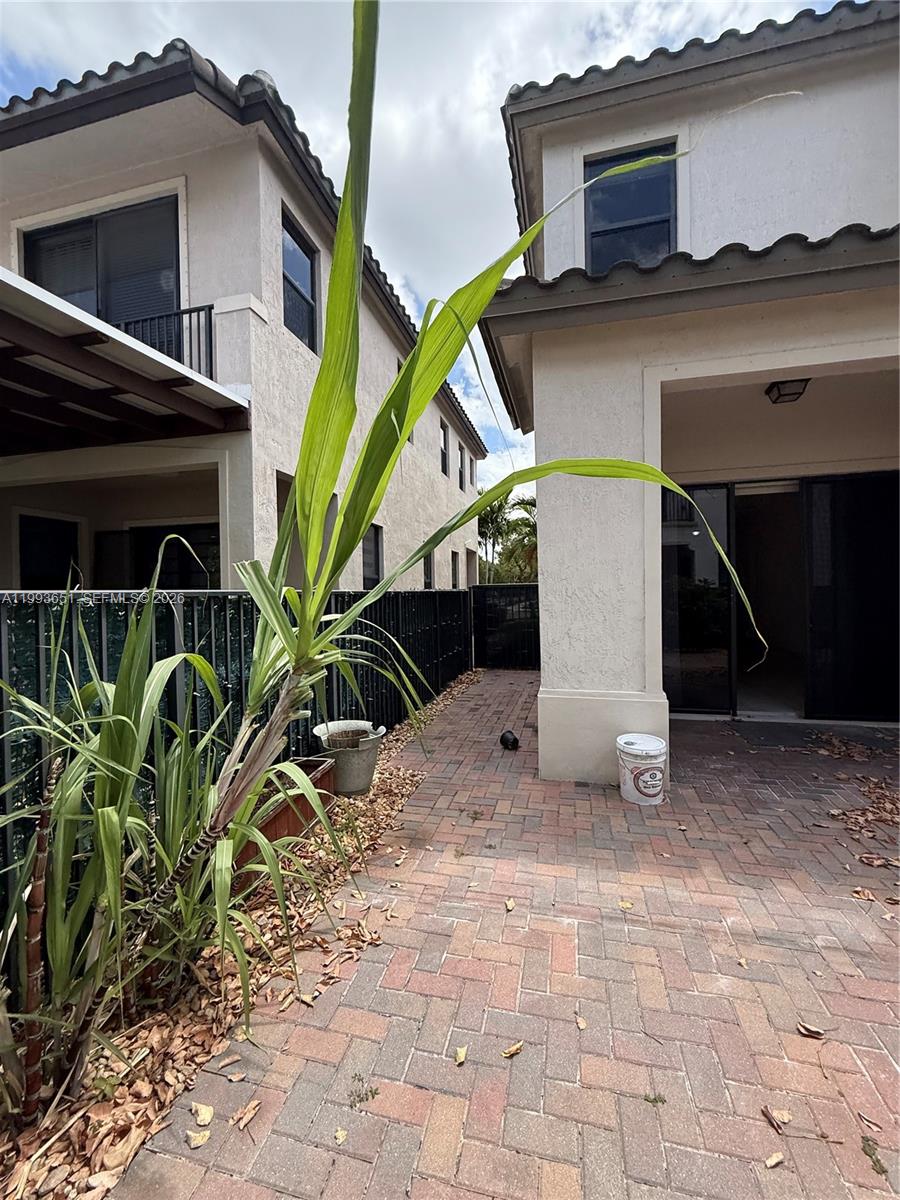 9776 W 34th Ave Hialeah, FL 33018