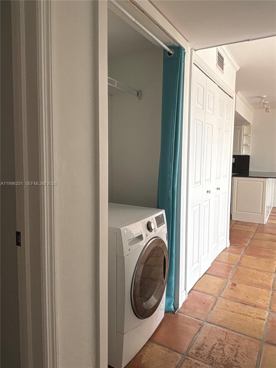 555 Crandon Blvd #43 Key Biscayne, FL 33149