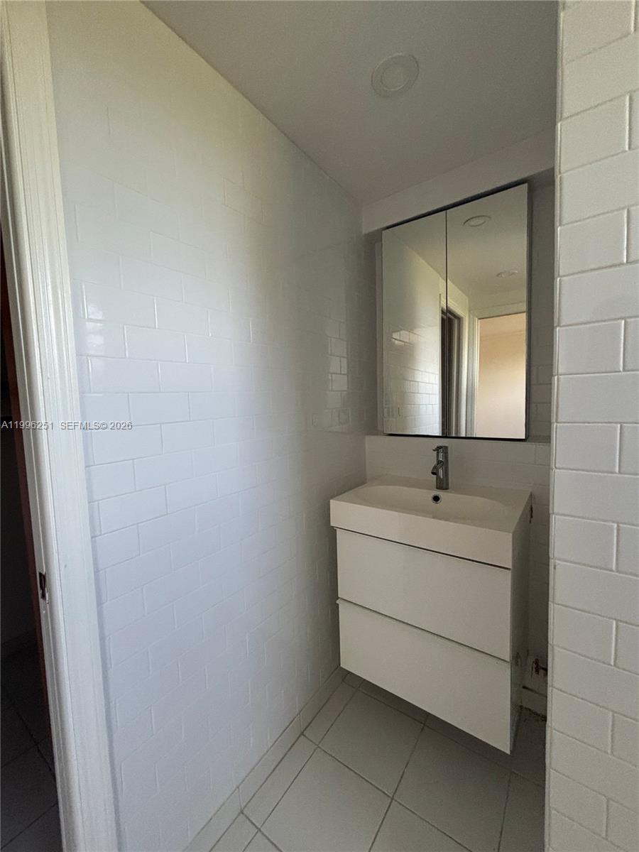 555 Crandon Blvd #43 Key Biscayne, FL 33149