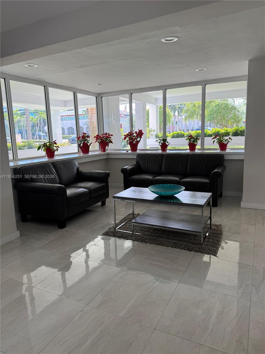 555 Crandon Blvd #43 Key Biscayne, FL 33149