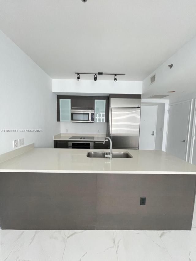 image 500 Brickell East4