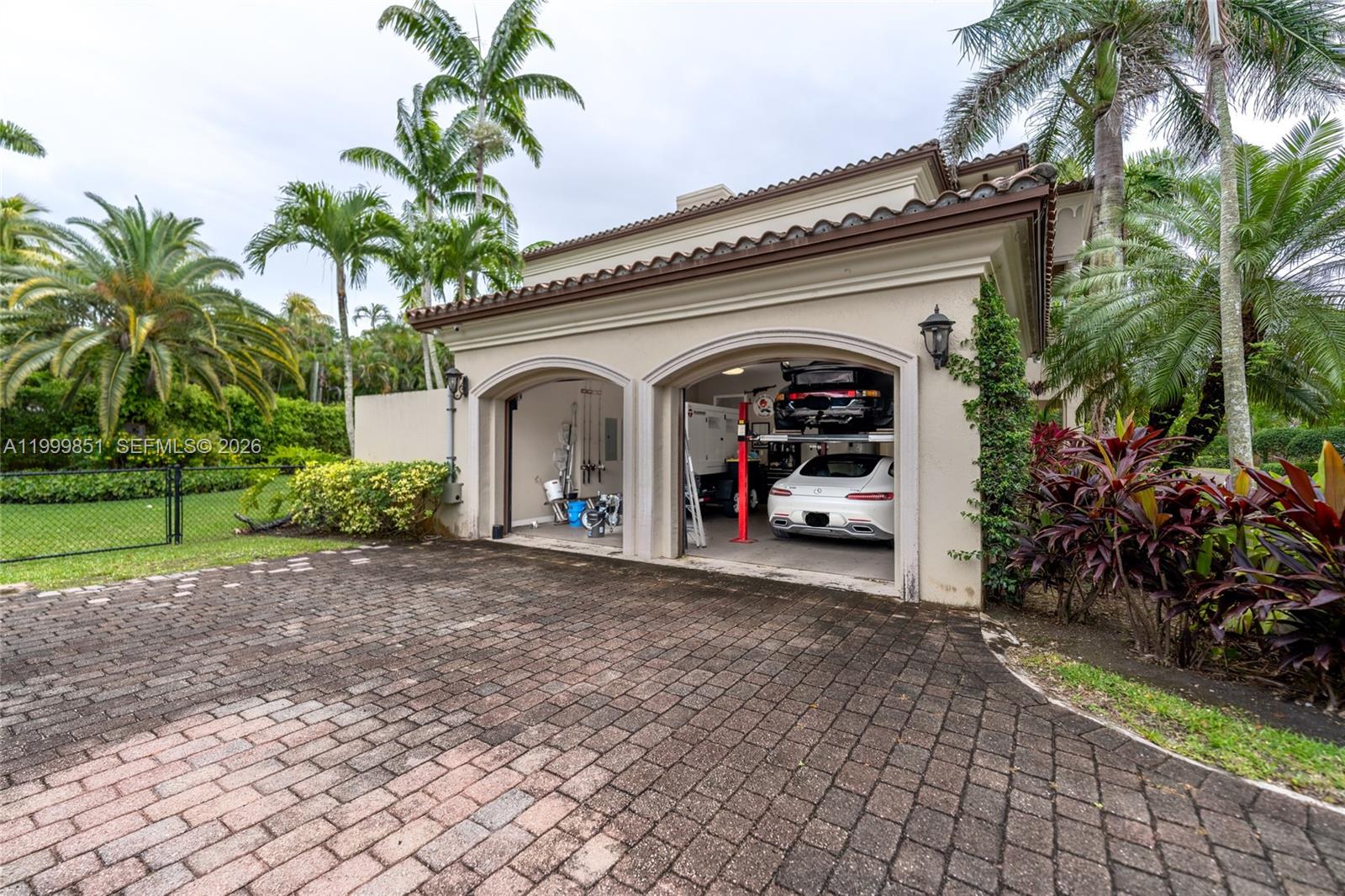 12101 Moss Rnch Rd Pinecrest, FL 33156