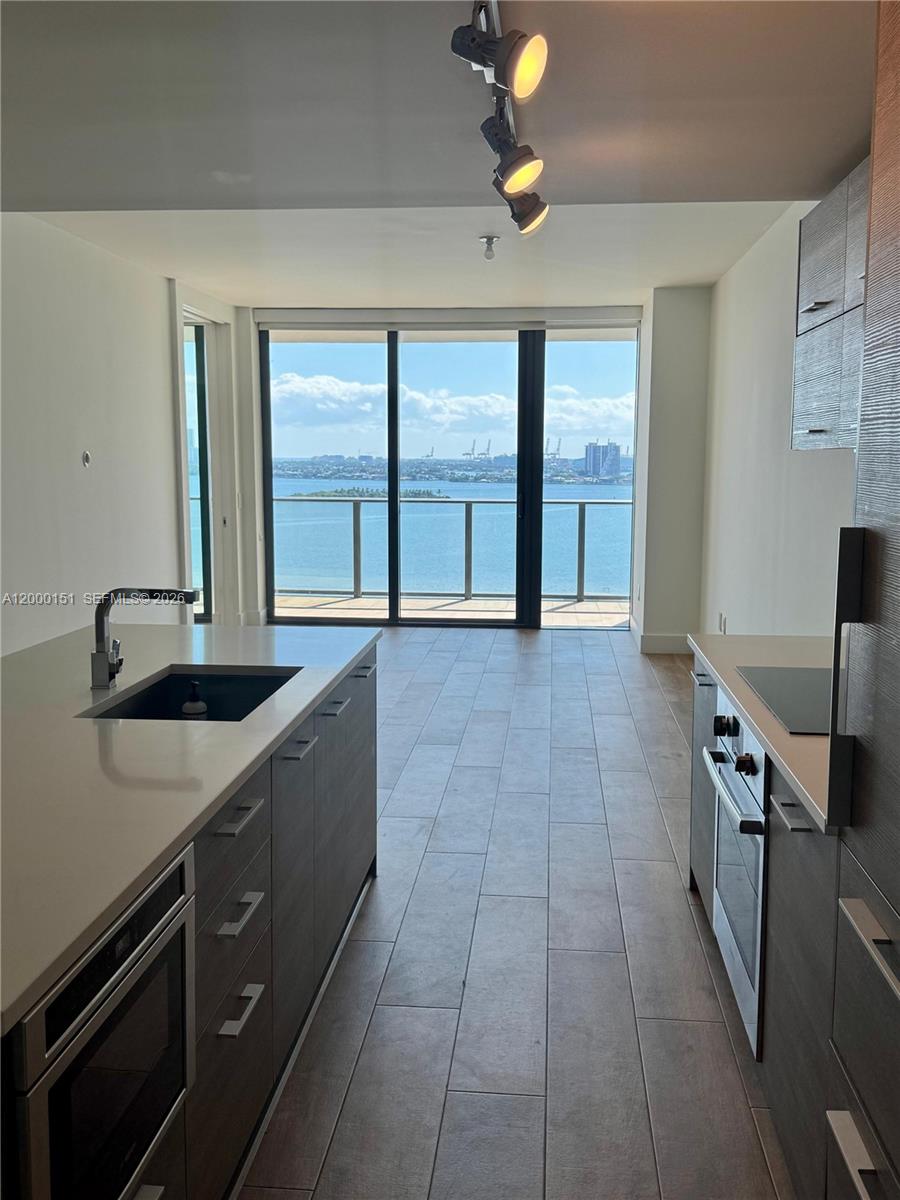 650 NE 32th St #1805 Miami, FL 33137