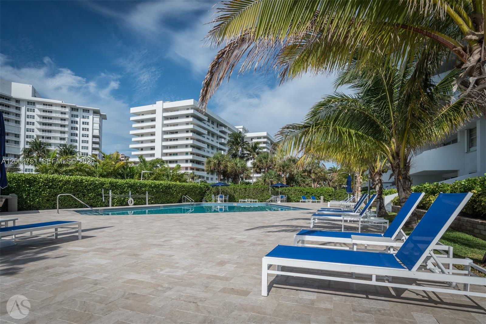 image Commodore Club East23