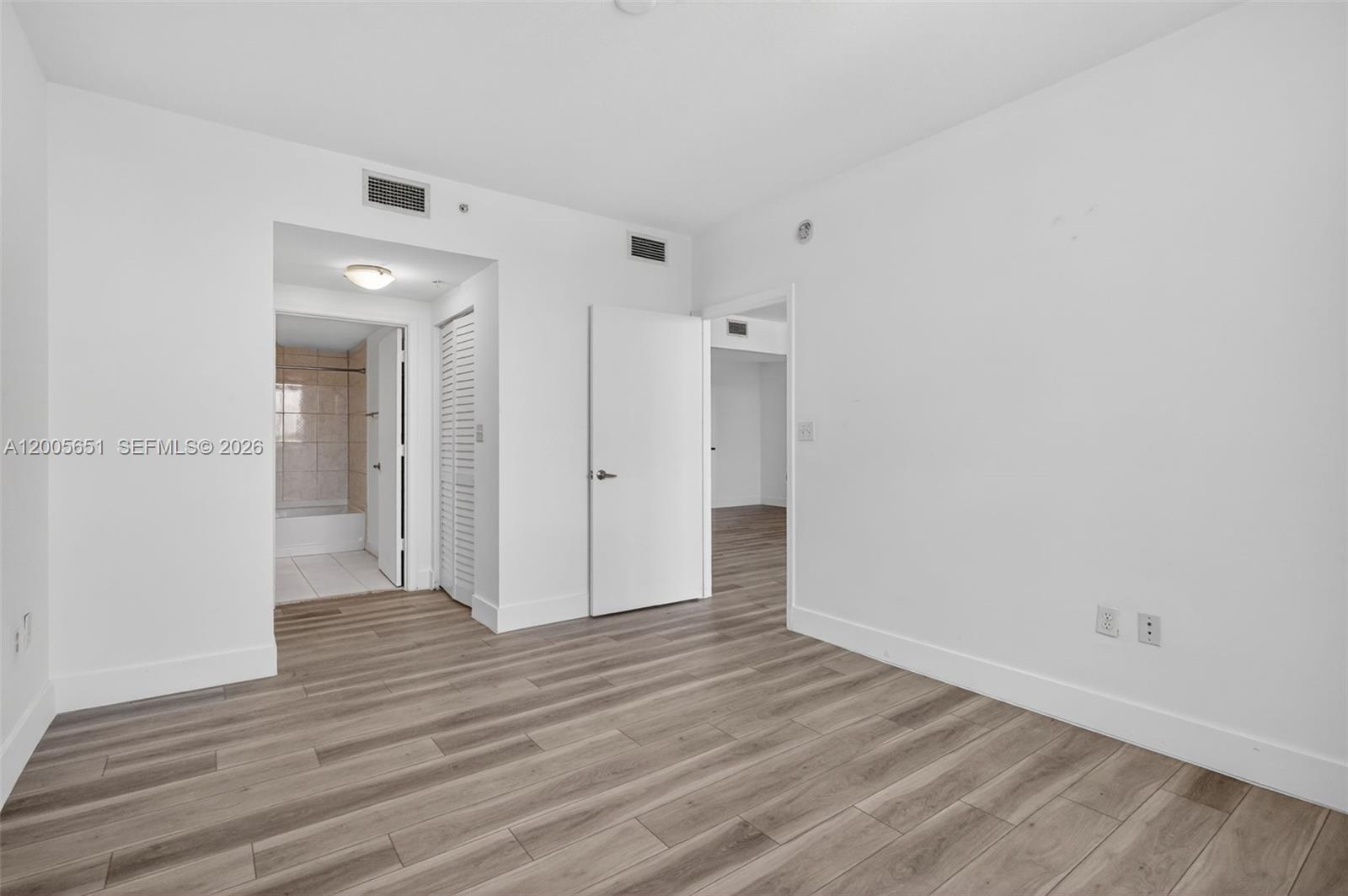 image Venture At Aventura West16