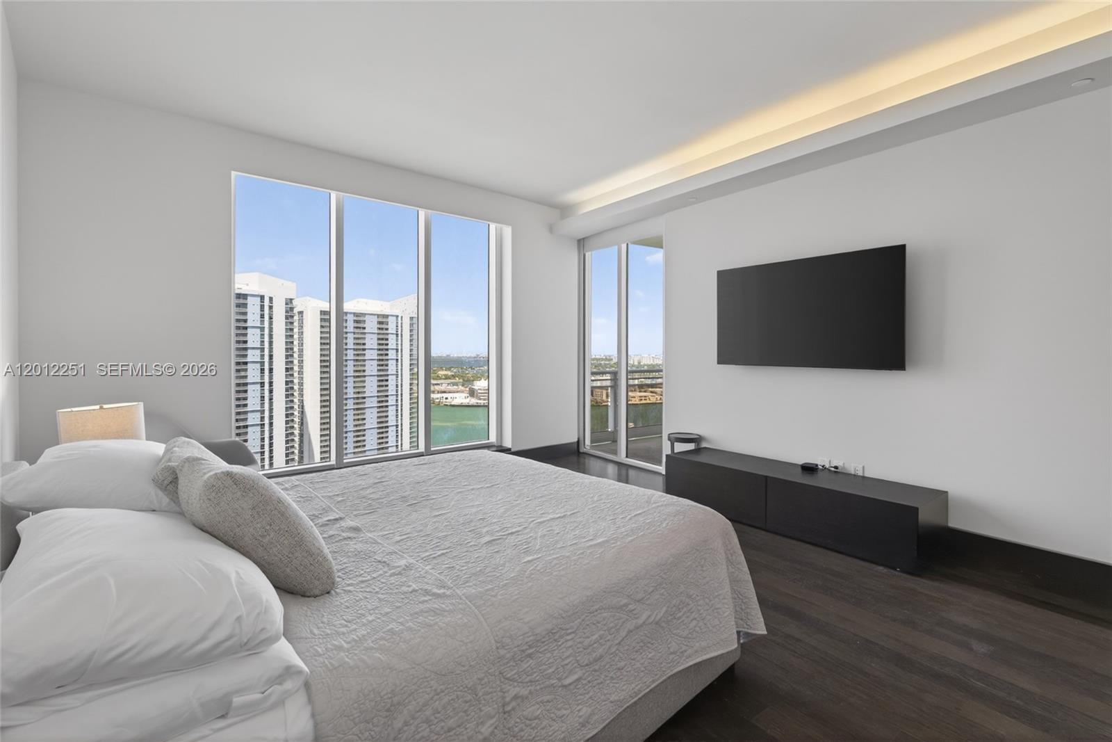 image Carbonell Condo15