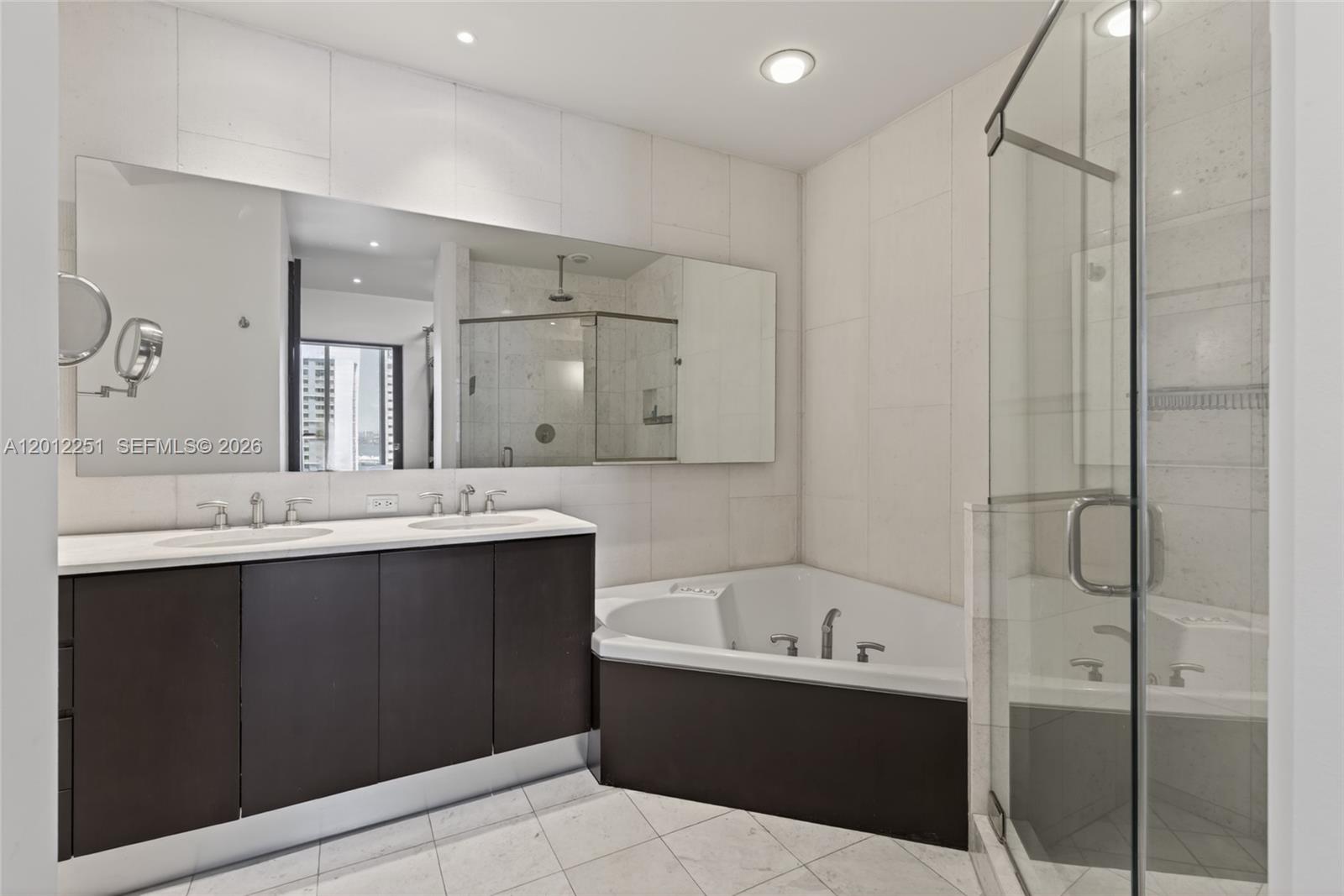 image Carbonell Condo17