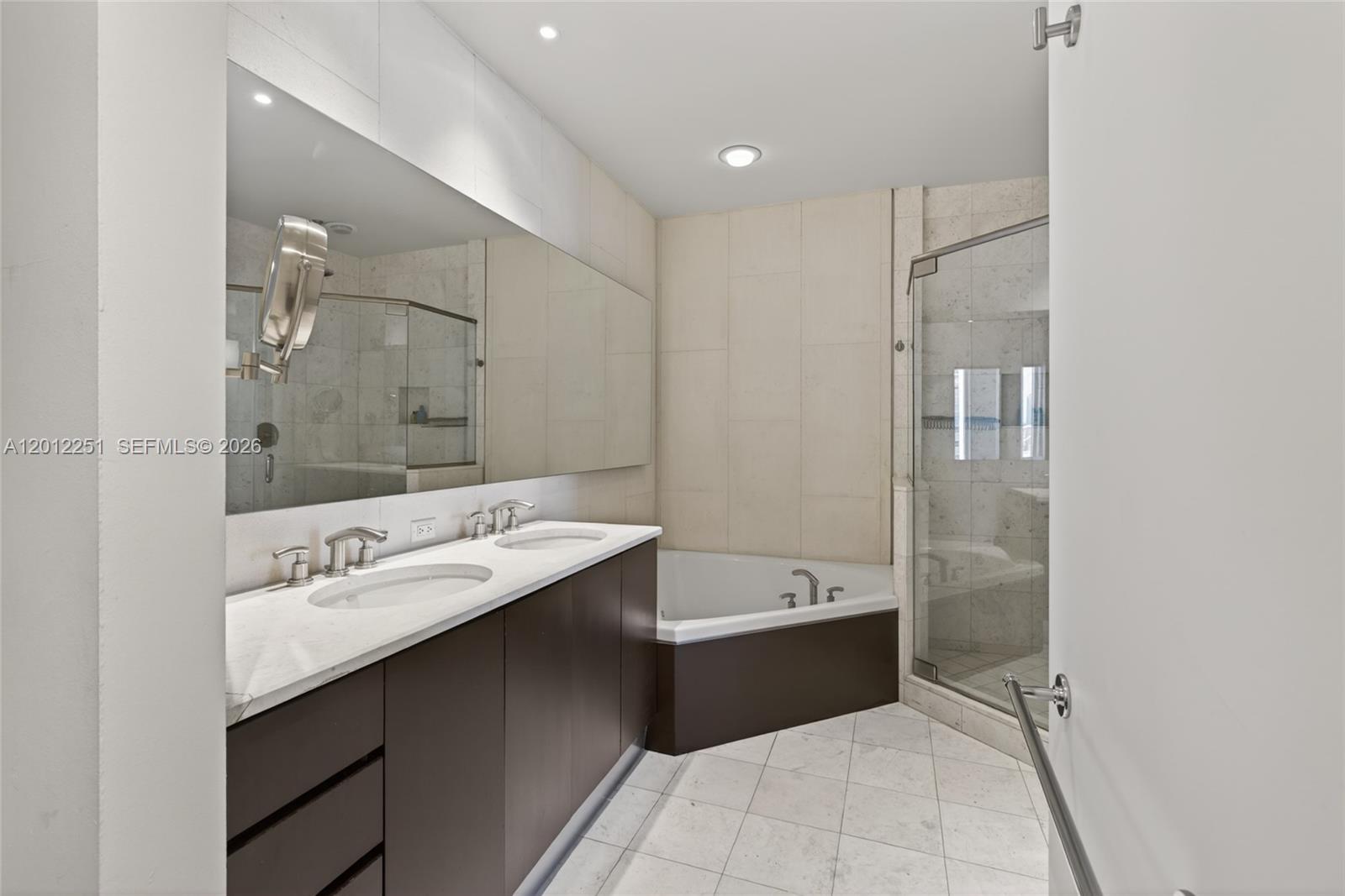 image Carbonell Condo18