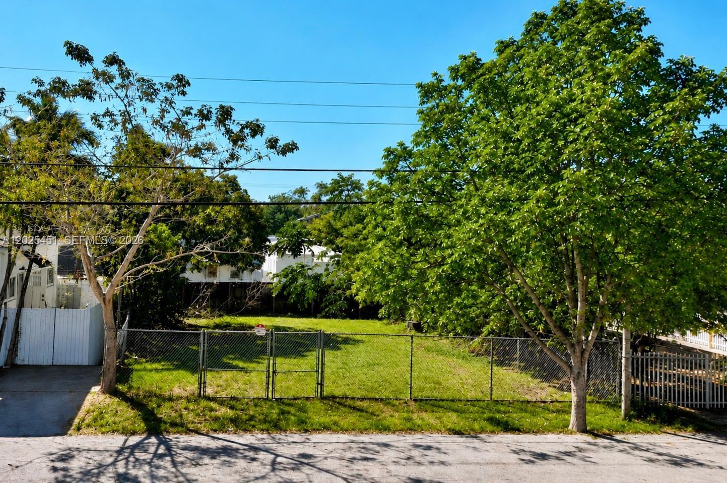 3828 Washington Ave Miami, FL 33133