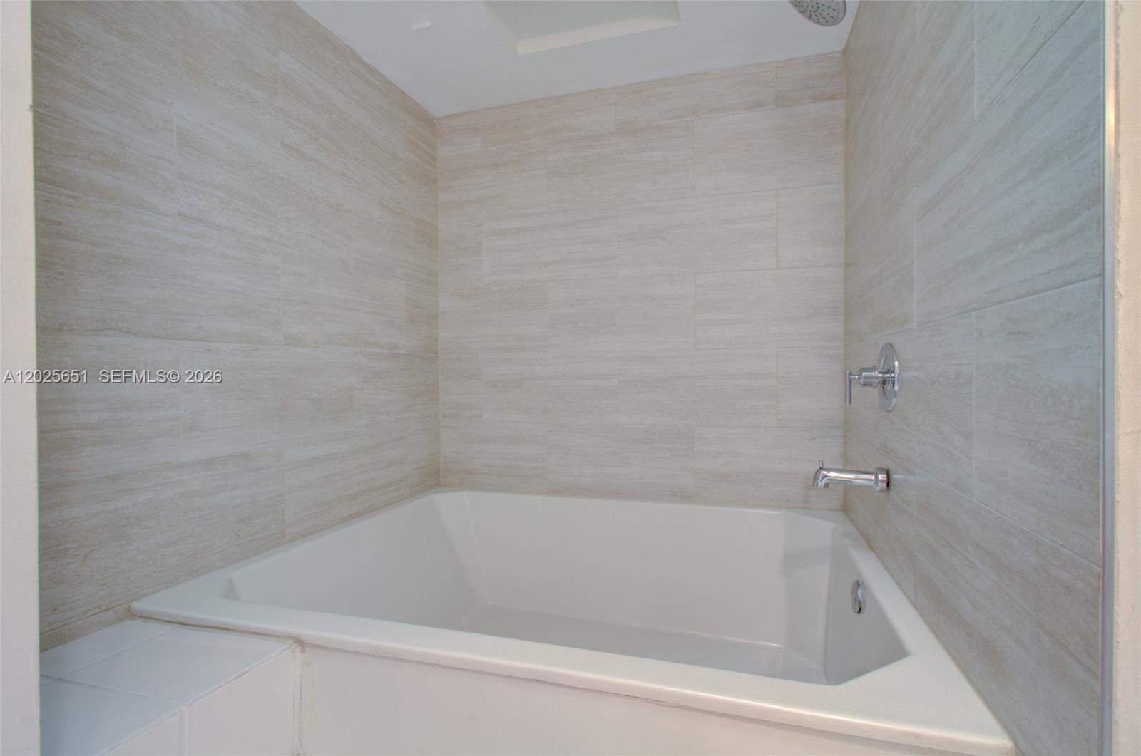 181 Crandon Blvd #405 Key Biscayne, FL 33149