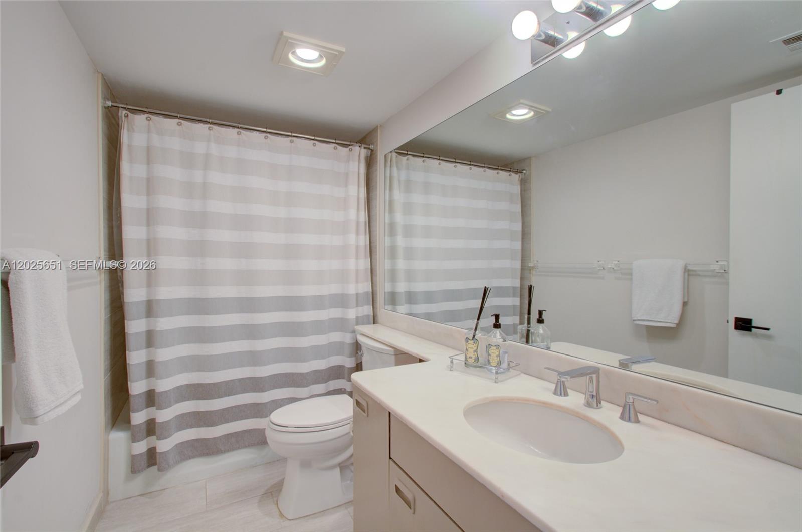 181 Crandon Blvd #405 Key Biscayne, FL 33149