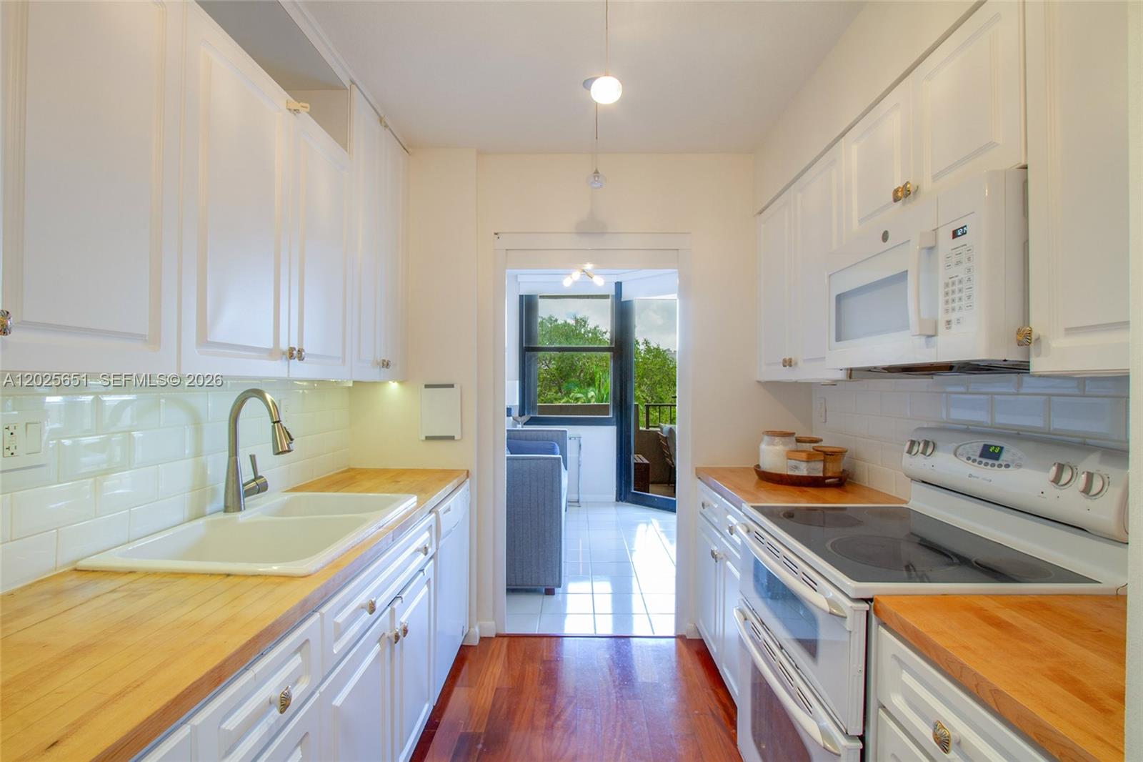 181 Crandon Blvd #405 Key Biscayne, FL 33149
