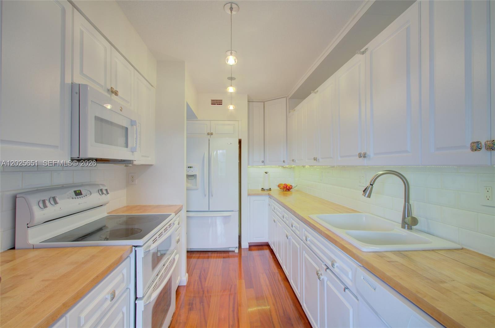 181 Crandon Blvd #405 Key Biscayne, FL 33149