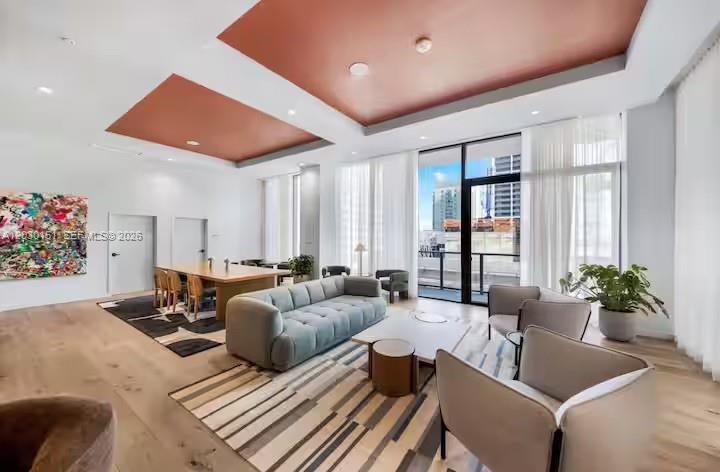 11 NE 6th St #1212 Miami, FL 33132