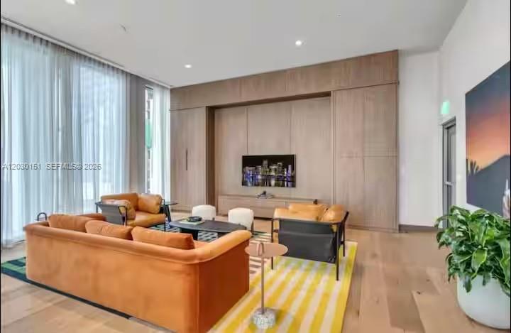 11 NE 6th St #1212 Miami, FL 33132