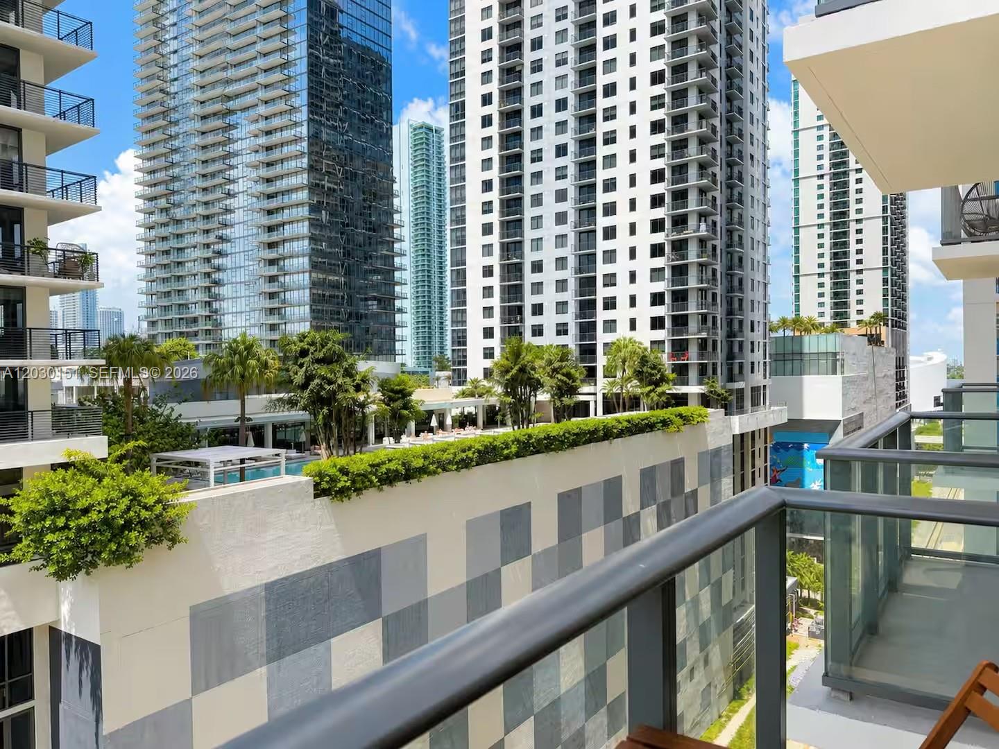 11 NE 6th St #1212 Miami, FL 33132