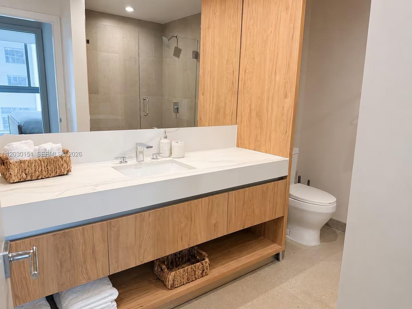 11 NE 6th St #1212 Miami, FL 33132
