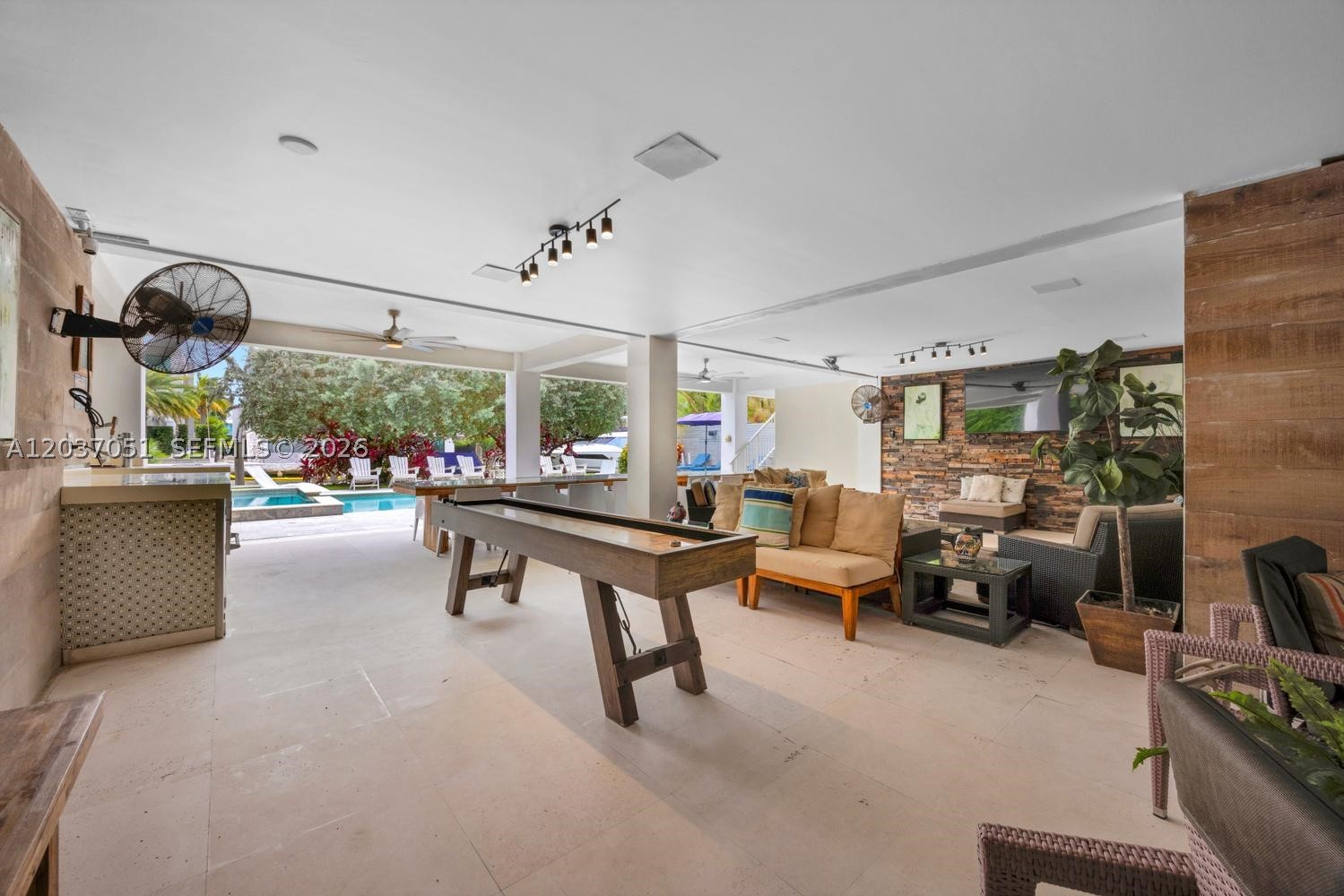 1076 NE Little Riv Dr Miami, FL 33138