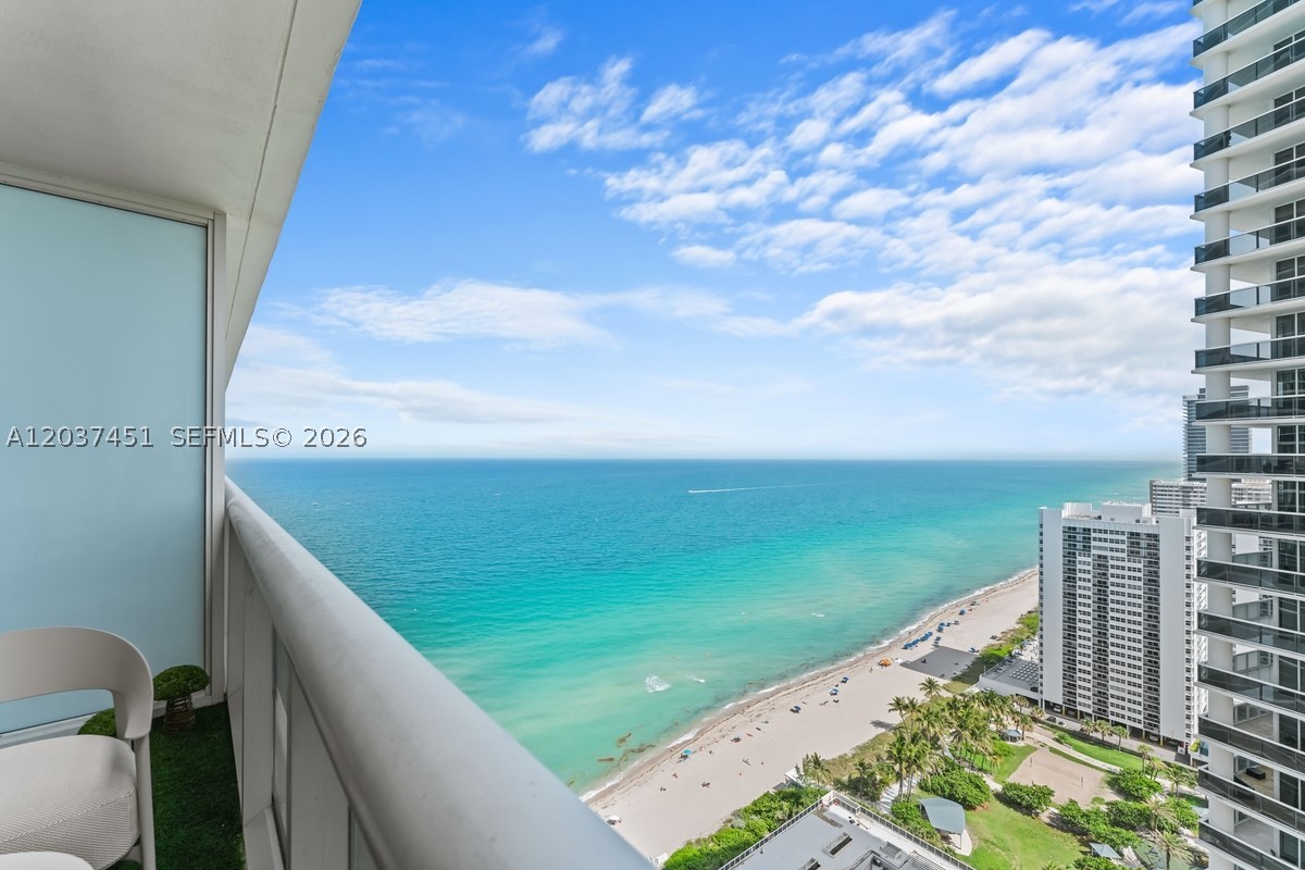 image Beach Club 22
