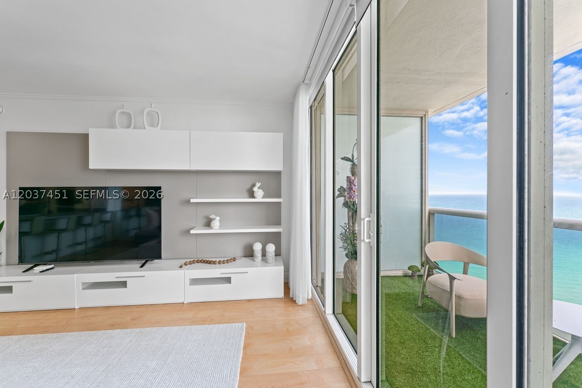 image Beach Club 26