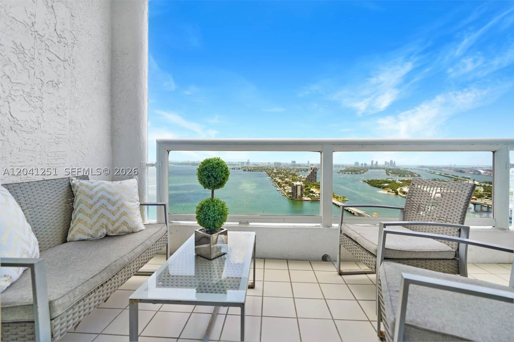 1717 N Bayshore Dr #D-3931 Miami, FL 33132
