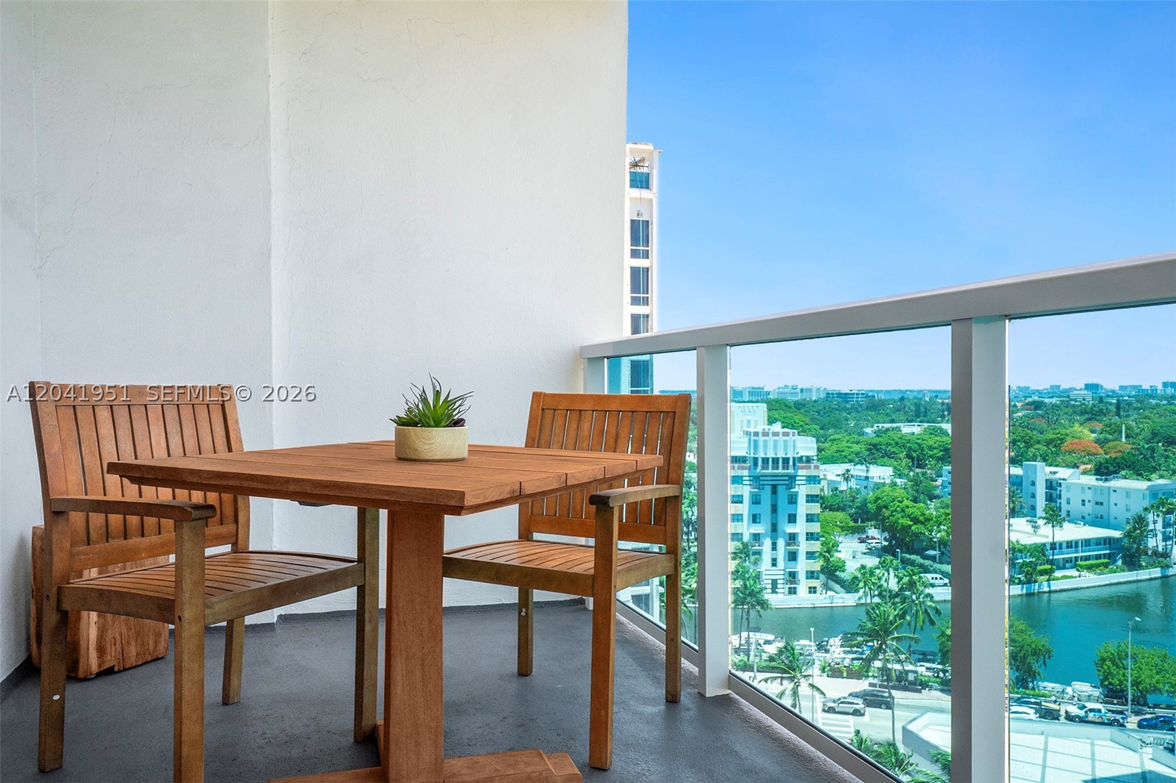 102 24th St #1213 Miami Beach, FL 33139