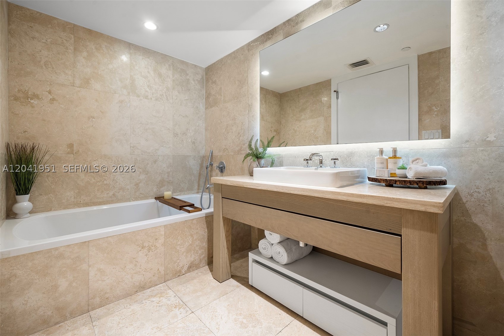 102 24th St #1213 Miami Beach, FL 33139