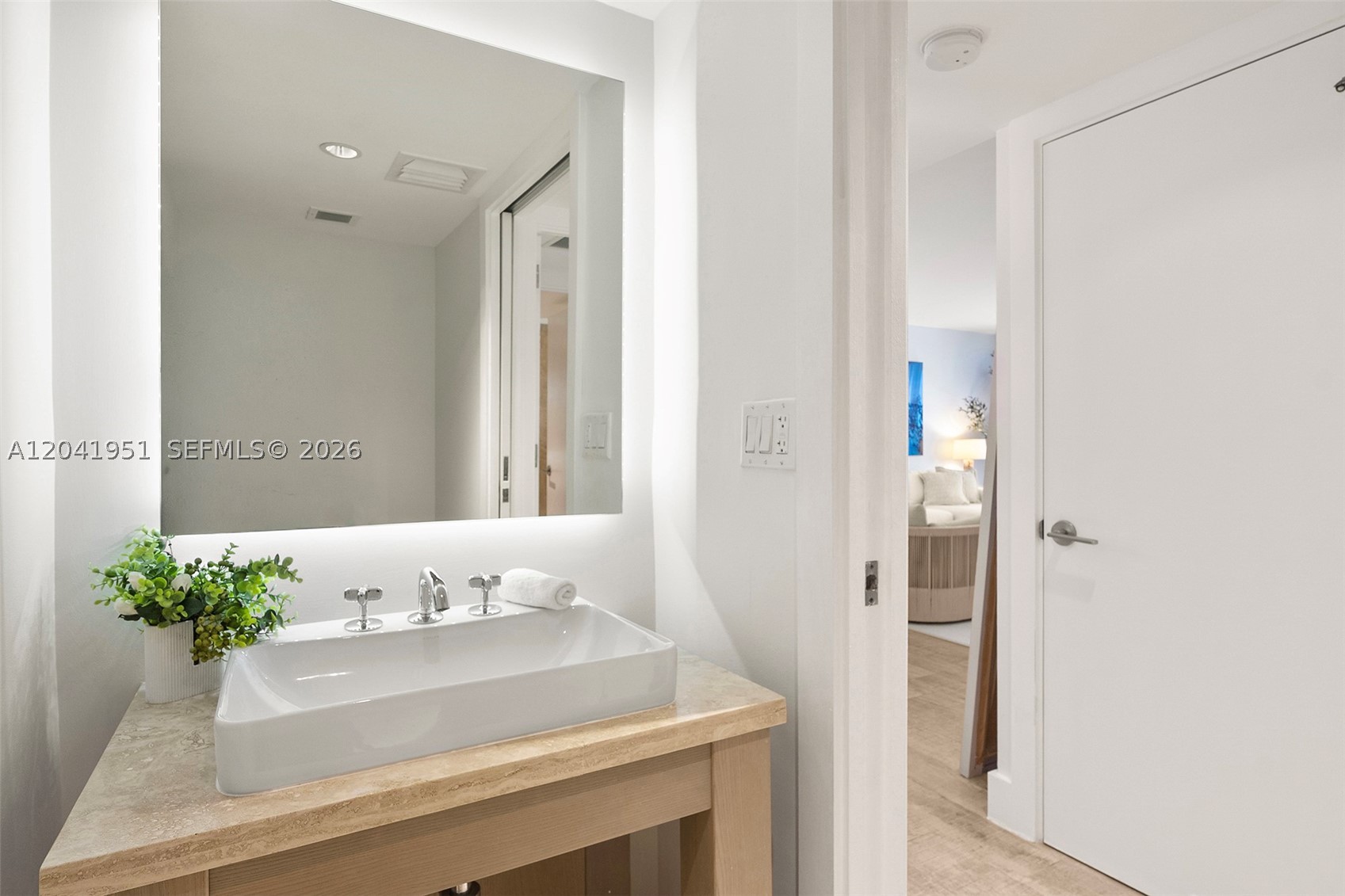 102 24th St #1213 Miami Beach, FL 33139