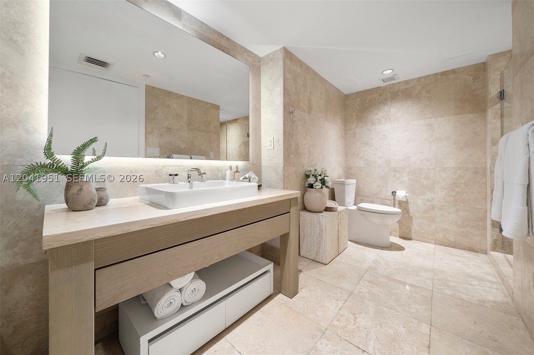102 24th St #1213 Miami Beach, FL 33139