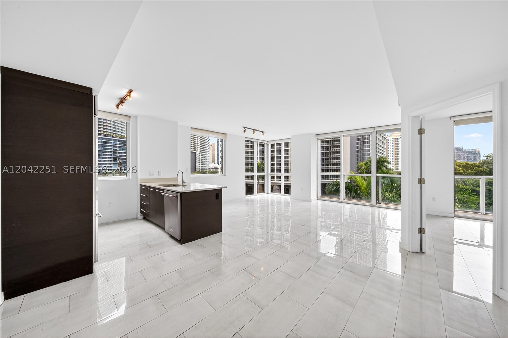 500 Brickell Ave #501